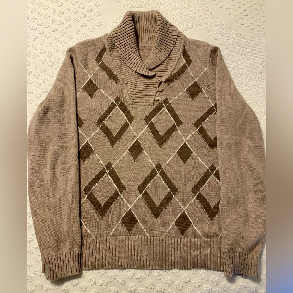 Man’s Argyle sweater size Sm.  Brown and Tan